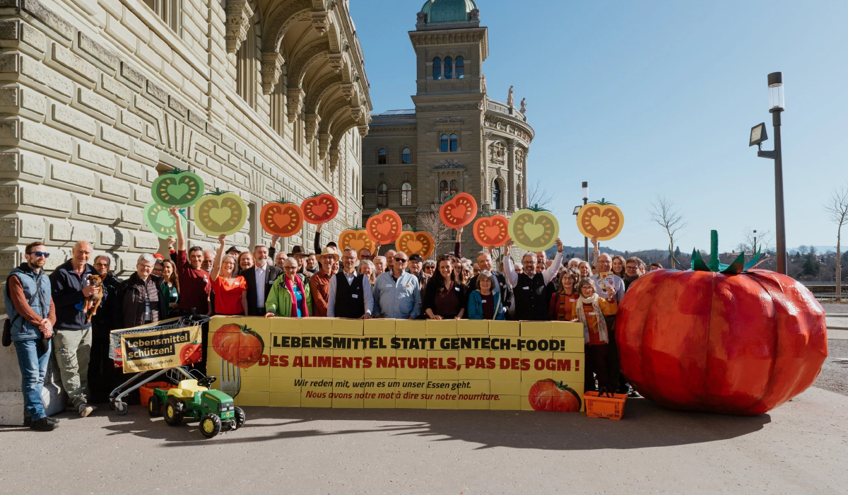 Dépôt de l’initiative Pour des aliments sans OGM.